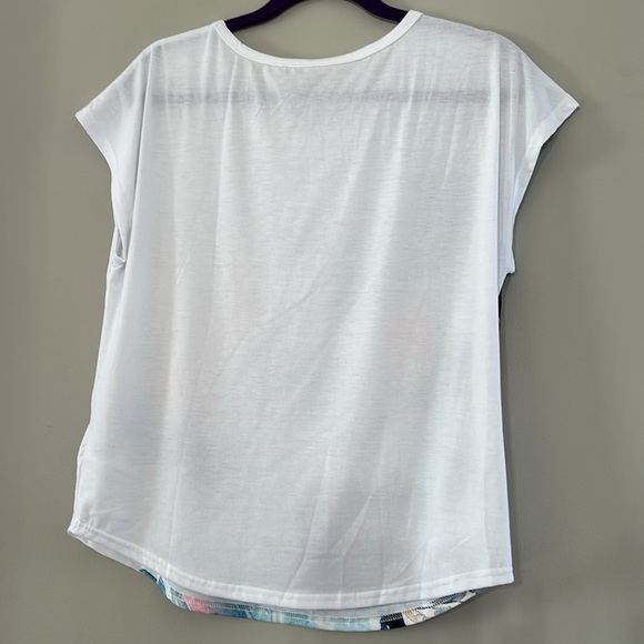 🌟 BNWOT Floral Henley Tee! - Picture 2 of 3